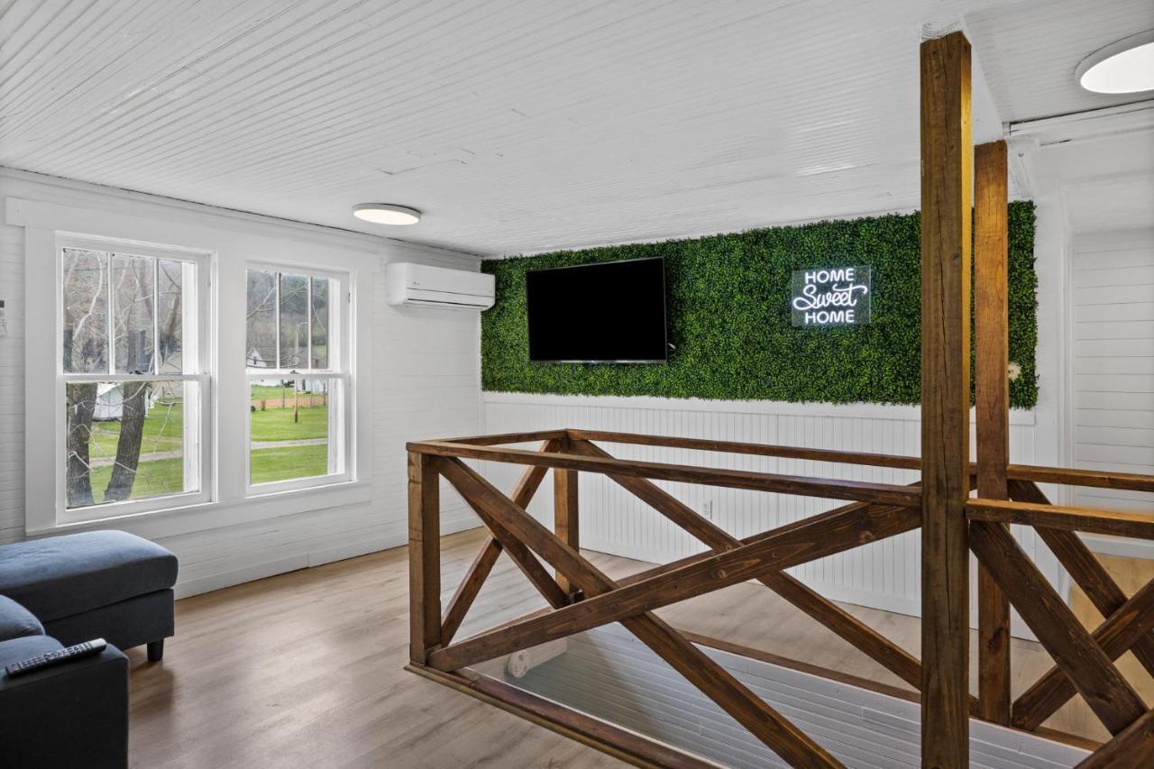 Charming 4 Bedroom Farmhouse With Large Backyard For Entertaining Mountain City Eksteriør bilde